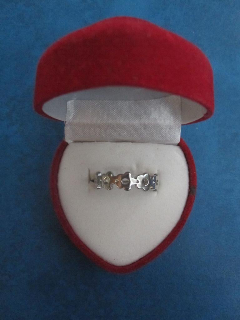 Bague - couleur argentée - motif floral (NOUVEAU), Bijoux, Sacs & Beauté, Bagues, Neuf, Enlèvement ou Envoi, Fer ou Acier, Plus petit que 17