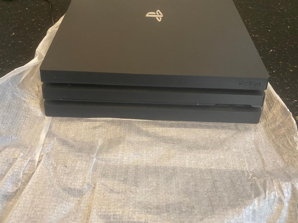 Ps4 pro avec 4mannete et sa boite et cable, Consoles de jeu & Jeux vidéo, Enlèvement, Comme neuf
