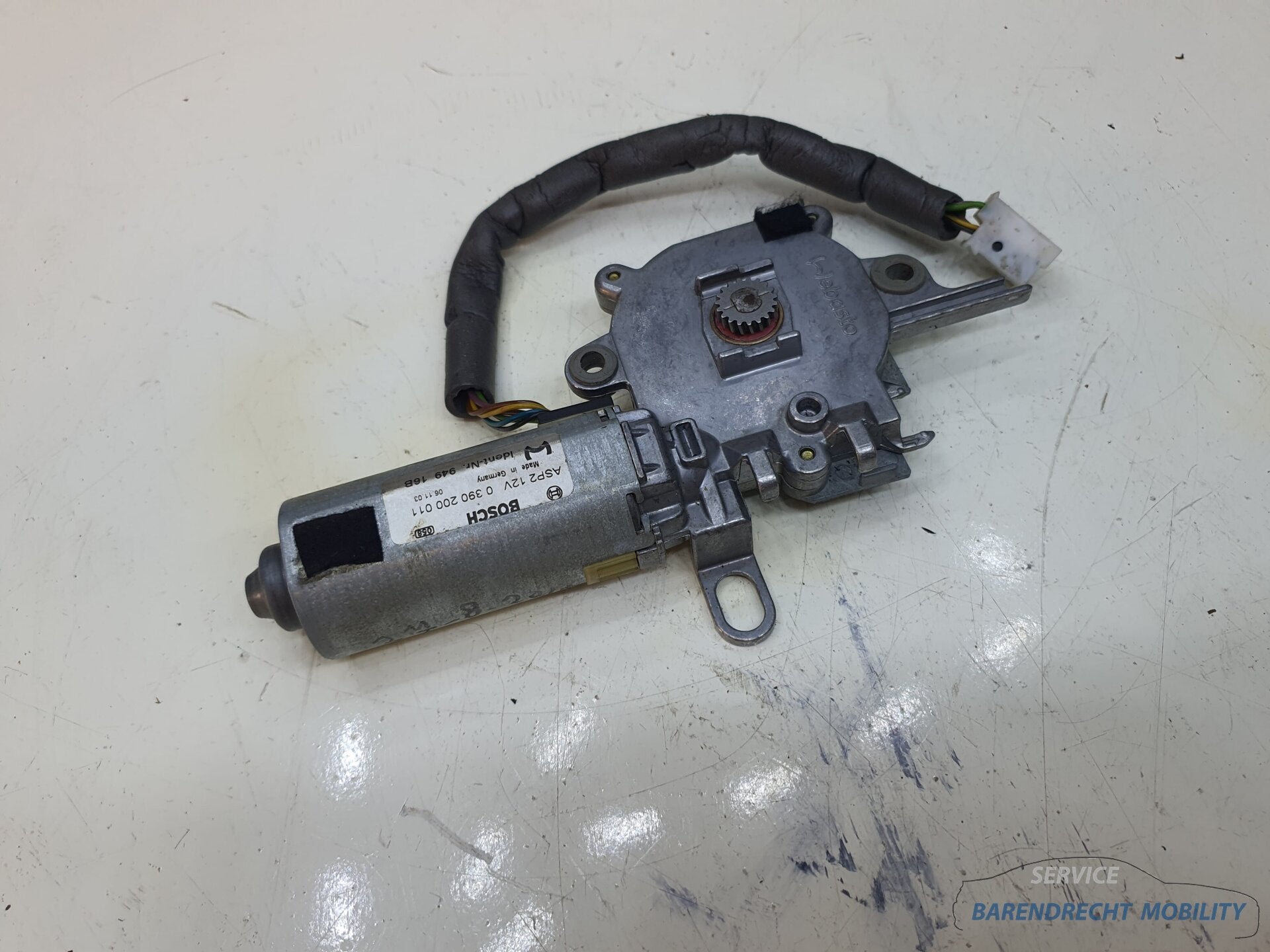 Schuifdakmotor W211 W203 W209 C E CLK klasse Mercedes A20382, Gebruikt, Mercedes-Benz AG, Mercedes-Benz, Mercedesstrasse 120
70372  Stuttgart, DE