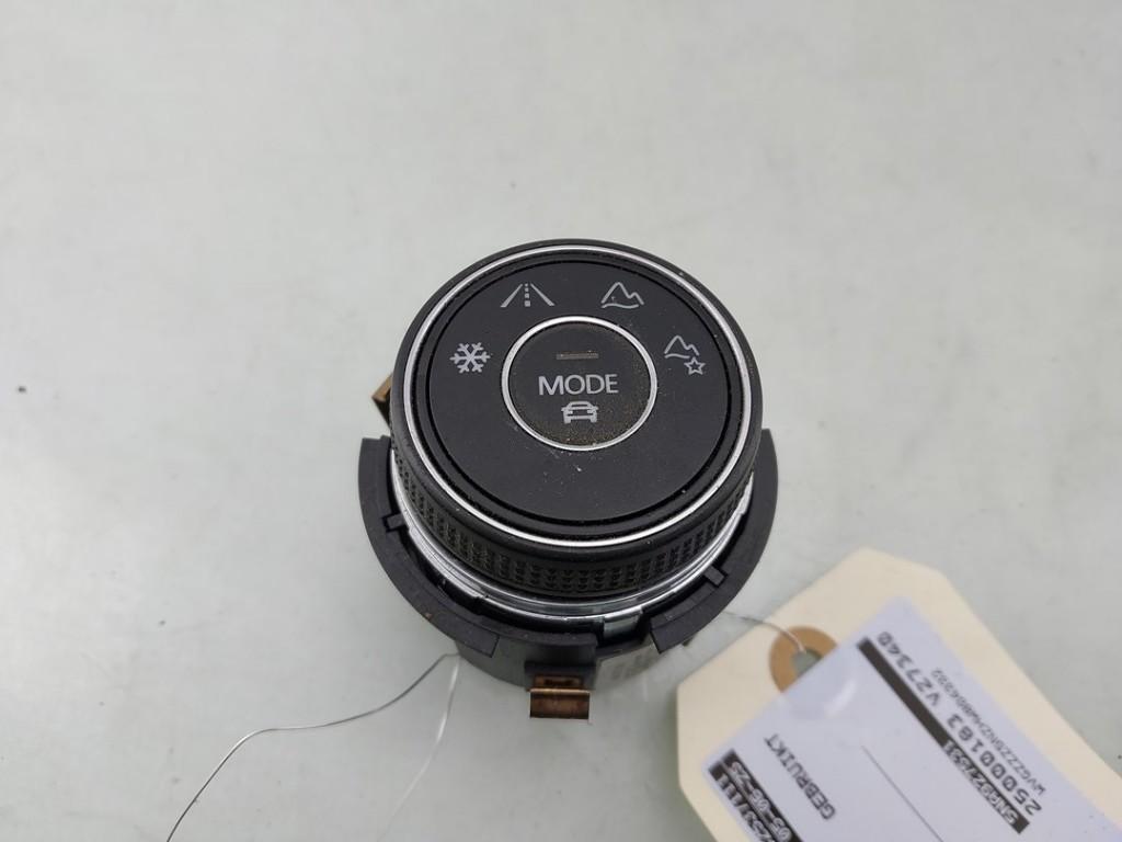 COMMUTATEUR Volkswagen Tiguan (AD1) (01-2016/04-2024), Utilisé, Volkswagen