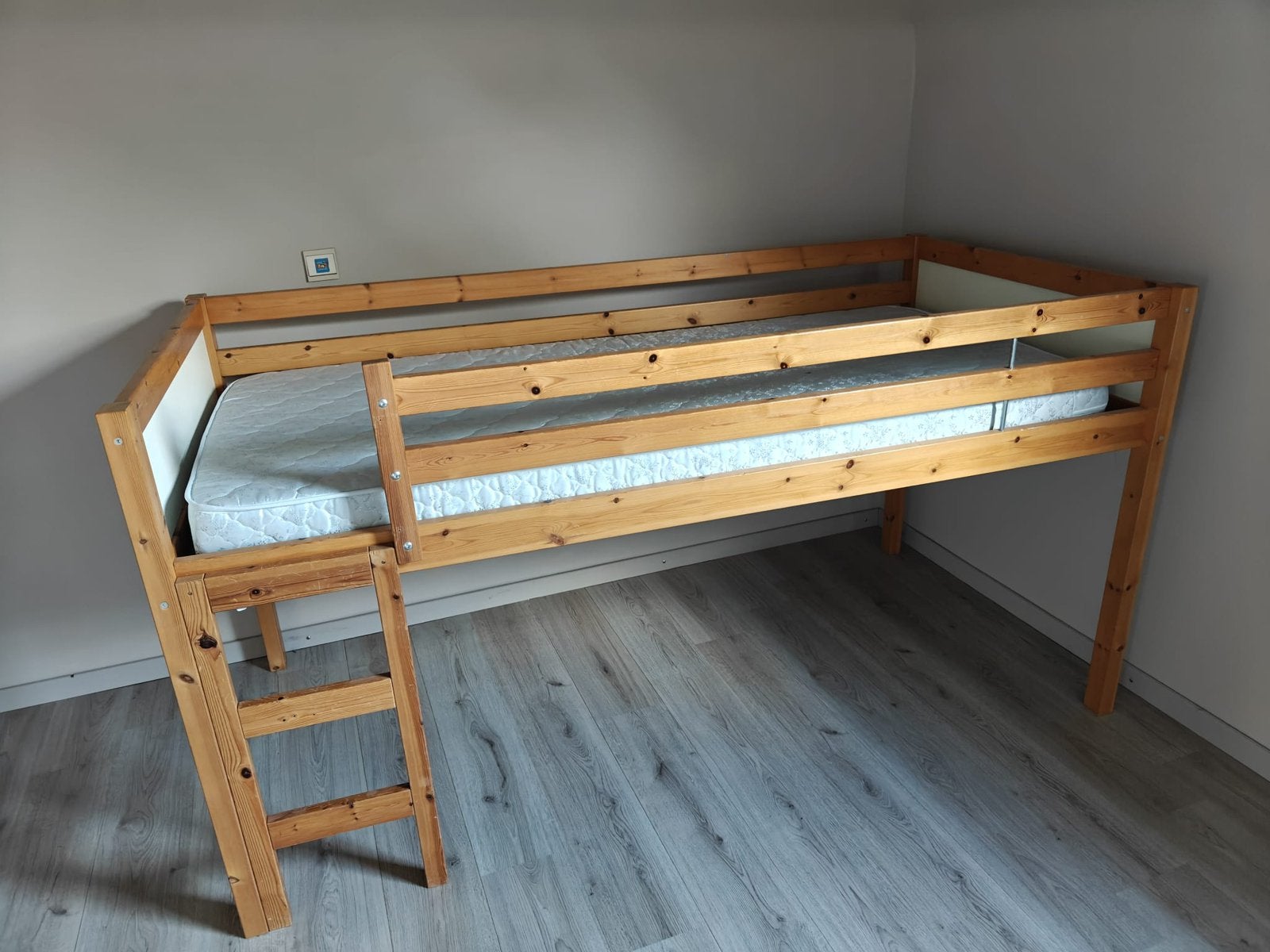 Hoogslaper hout (type Kura), Enlèvement, Comme neuf, Lit mezzanine