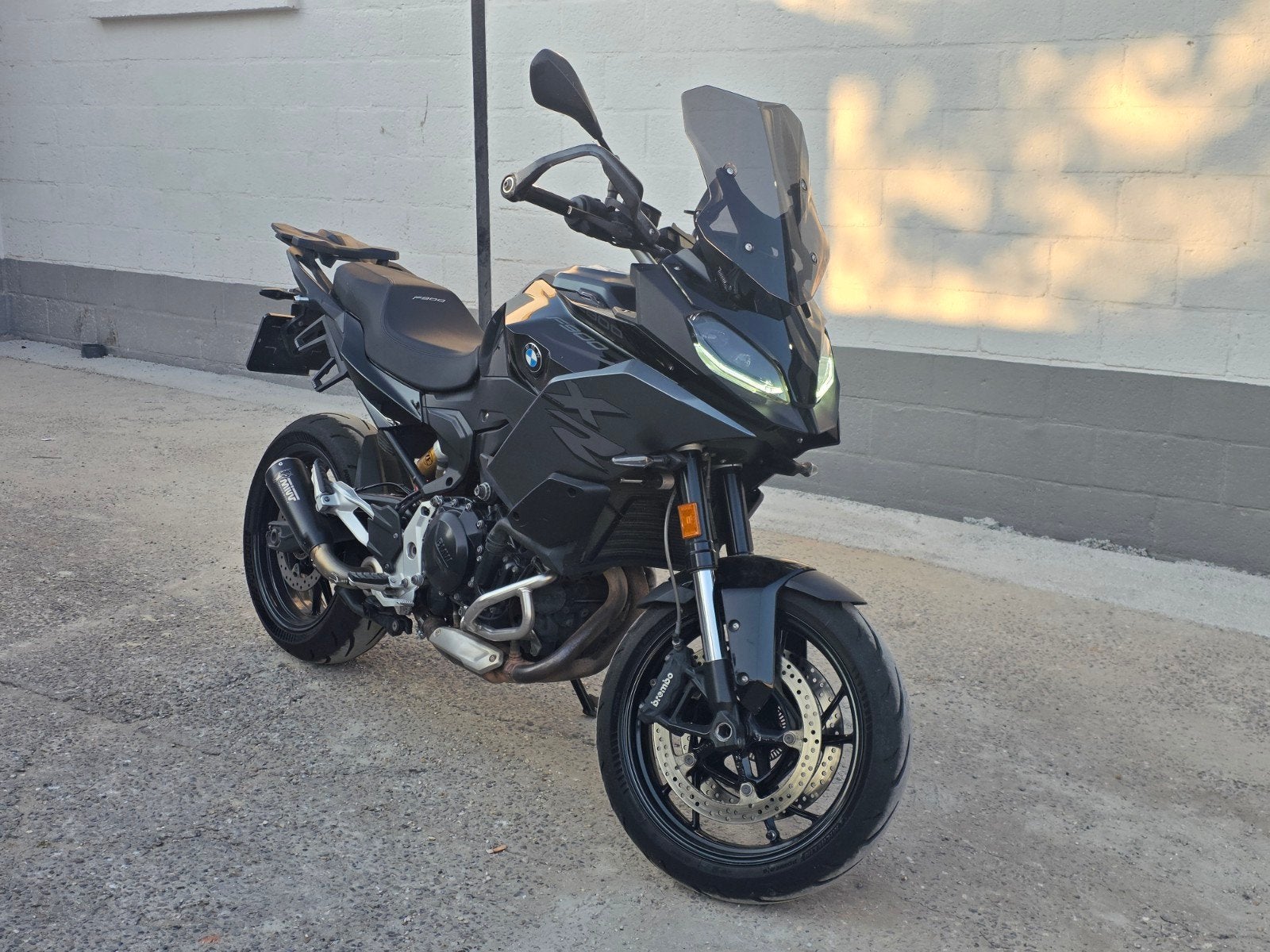 BMW F900 XR - 2022 - TRIPLE BLACK - MIVV - FULL OPTION, Motoren, Motoren | BMW, 2 cilinders, Motorrijbewijs A, Handvatverwarming