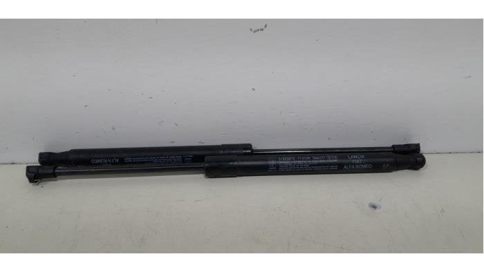 Amortisseur kit capot moteur d'un Fiat 500L, Autos : Pièces & Accessoires, -, 3 mois de garantie, Utilisé, Fiat