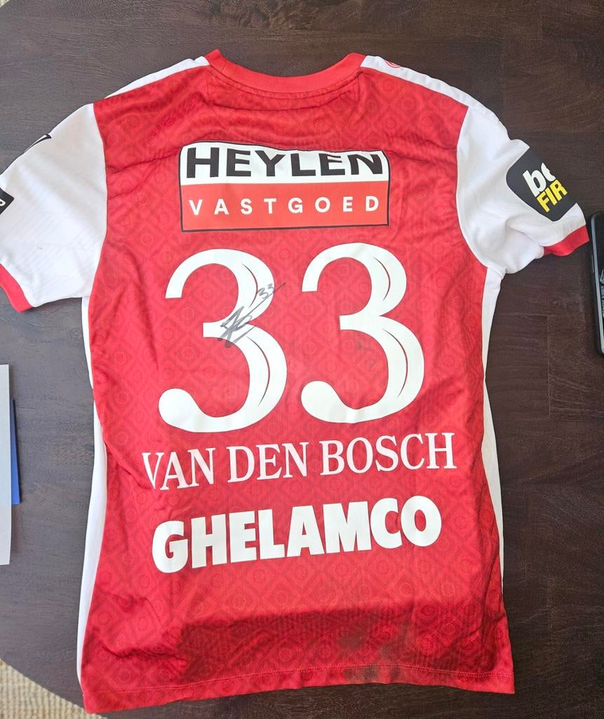 Gedragen en gesigneerd truitje Zeno Vandenbosch., Enlèvement