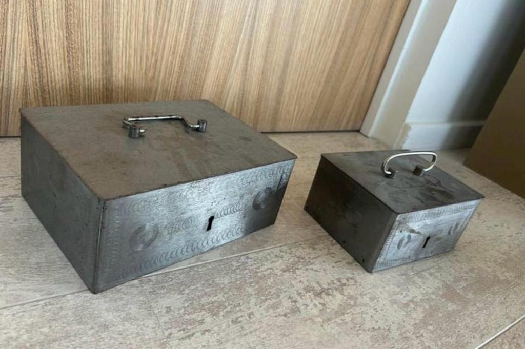 Boîtes à billets ou à bijoux vintage, en métal et à clés., Moins de 50 cm, Enlèvement, Utilisé, Moins de 50 cm
