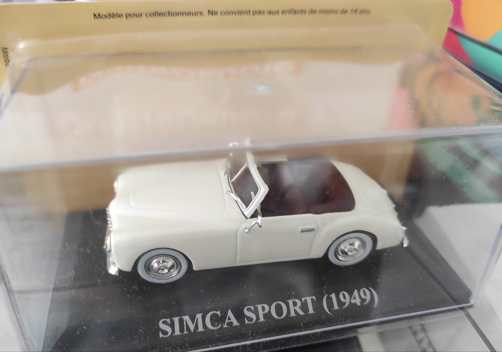 Simca Sport beige 1949 1:43 in vitrinedoosje, Ophalen of Verzenden