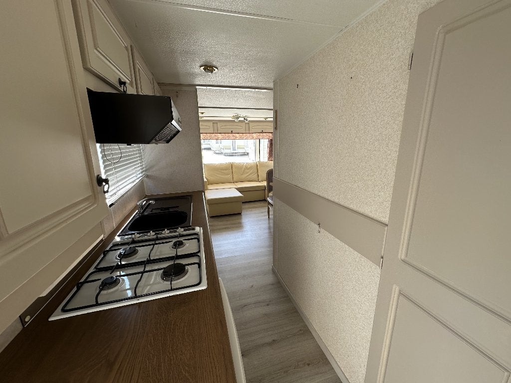 Occasie Depot 17 – Rodeo 800 x 310 cm – 2 slaapkamers, Caravans en Kamperen