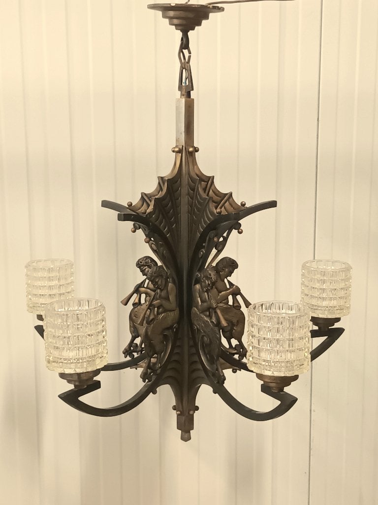 Lustre ancien unique, Enlèvement