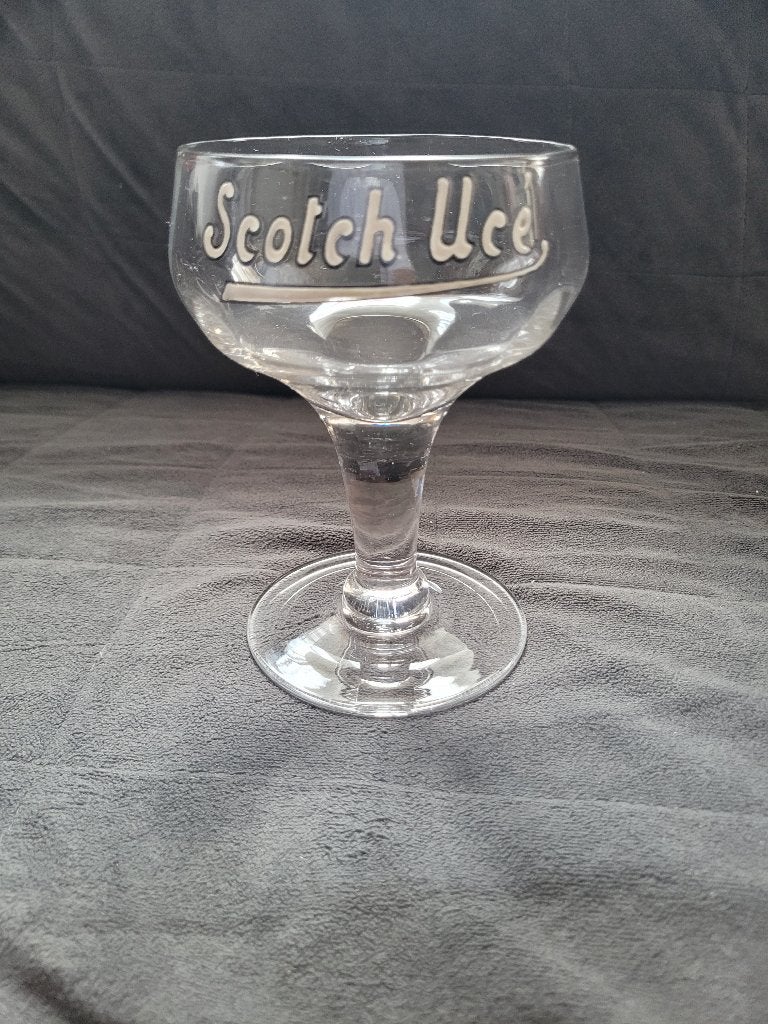 verre bière émaillé Scotch Ucé, Collections, Marques de bière, Enlèvement ou Envoi, Comme neuf, Verre ou Verres, Autres marques