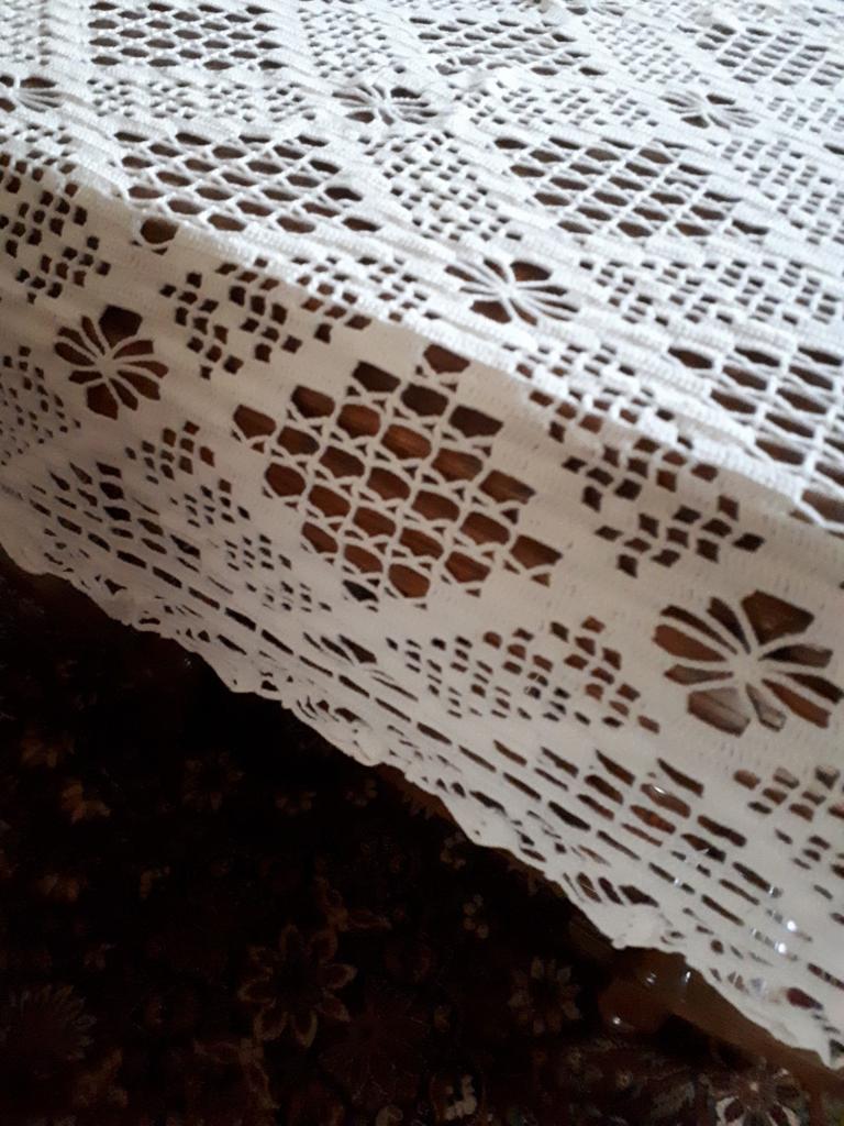 Mooi gehaakt tafellaken voor tafel 2m X 90cm, Huis en Inrichting, Ophalen of Verzenden
