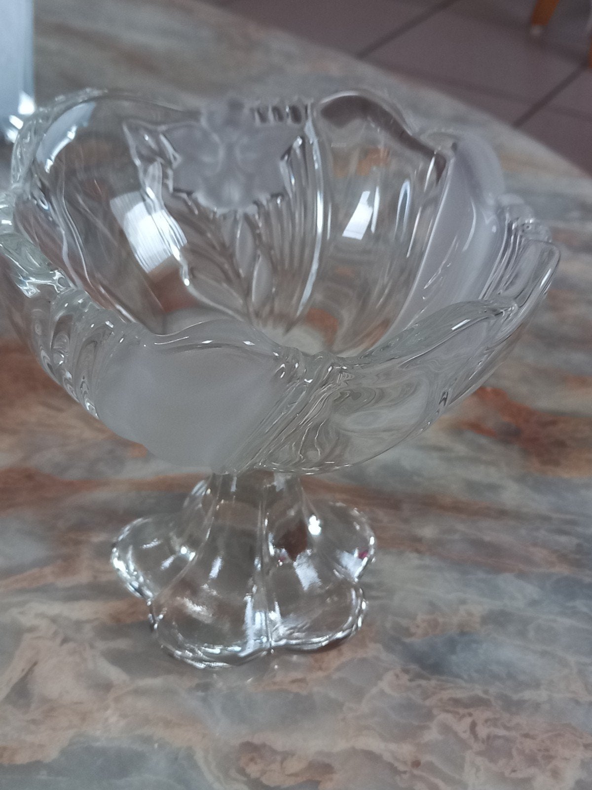 Vase en cristal, Enlèvement