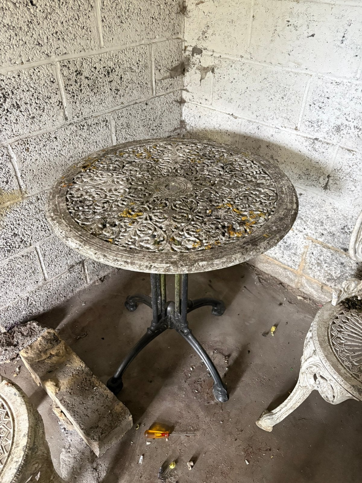 Table en fonte d aluminium, Enlèvement, Utilisé, Matériaux autres