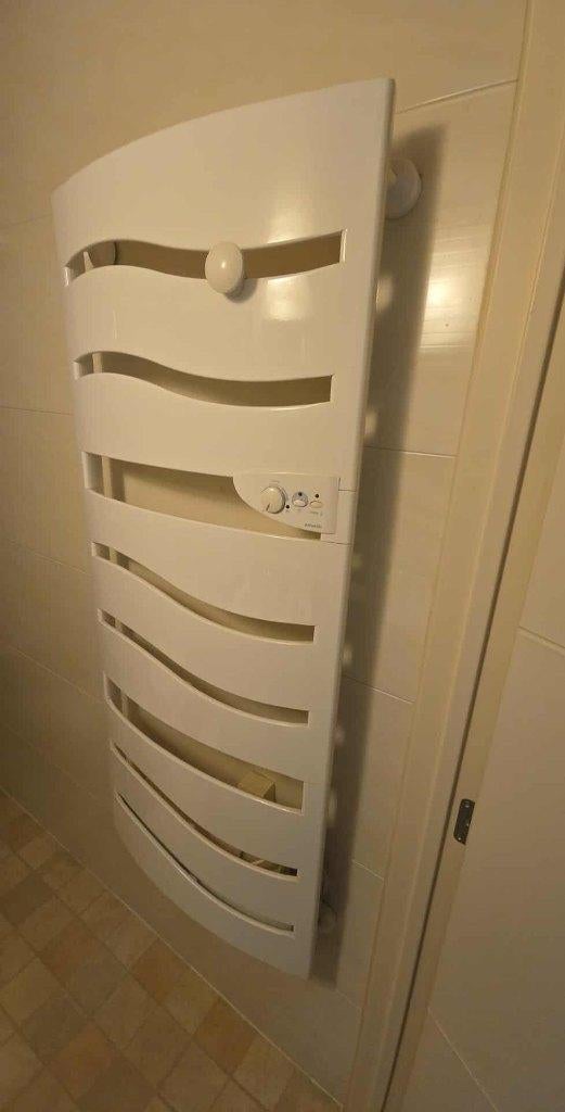 SÈCHE-SERVIETTES ET RADIATEUR (électrique), Bricolage & Construction, Enlèvement, Comme neuf, Autres types