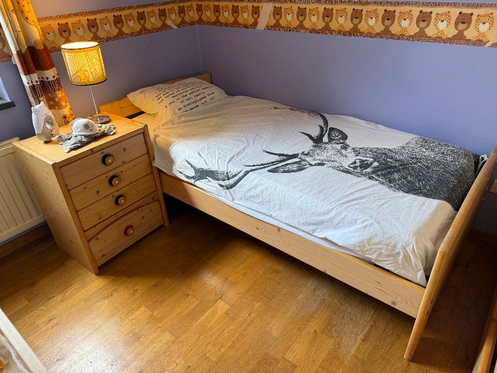 Chambre complète en bois massif, Enlèvement, Utilisé