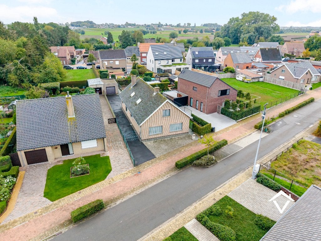 Woning met zuidgerichte tuin, garage, 4 slaapkamers Ichtegem, 500 tot 1000 m², 383 kWh/m²/jaar, Vrijstaande woning, Provincie West-Vlaanderen