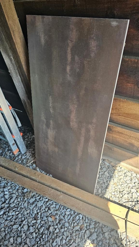 Roest-bruinkleurige tegels 90cm x 45cm, Doe-het-zelf en Bouw, Tegels, Ophalen, 60 cm of meer, 40 tot 60 cm, Zo goed als nieuw