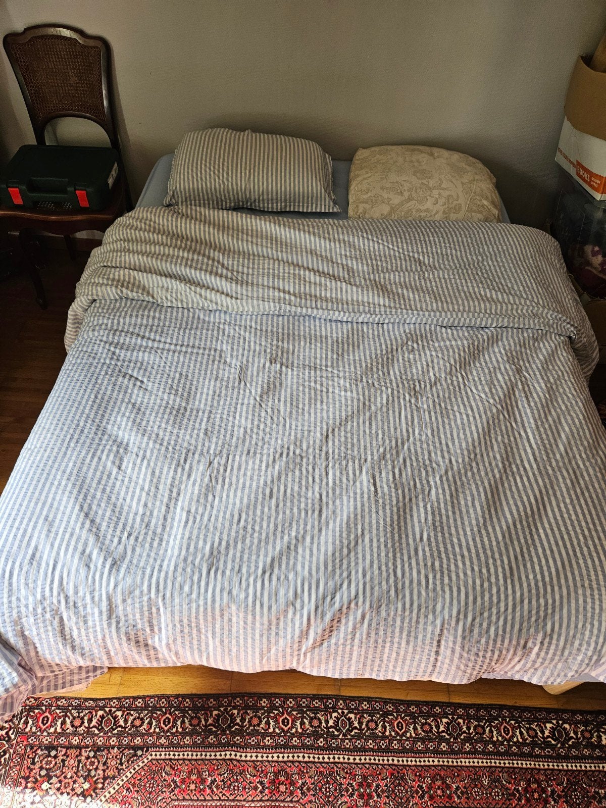 Sommier tapissier et matelas 140