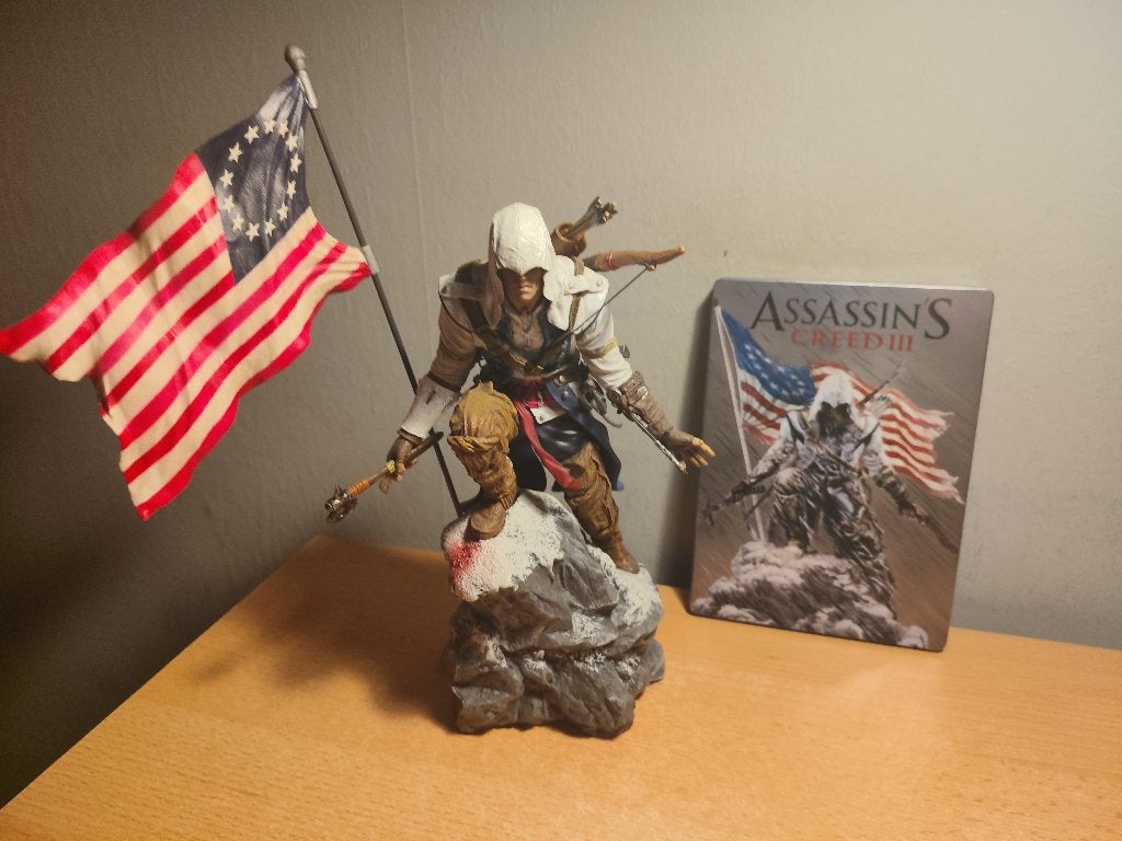 Statue + coffret Assassin's Creed III, Collections, Enlèvement, Comme neuf, Autres types