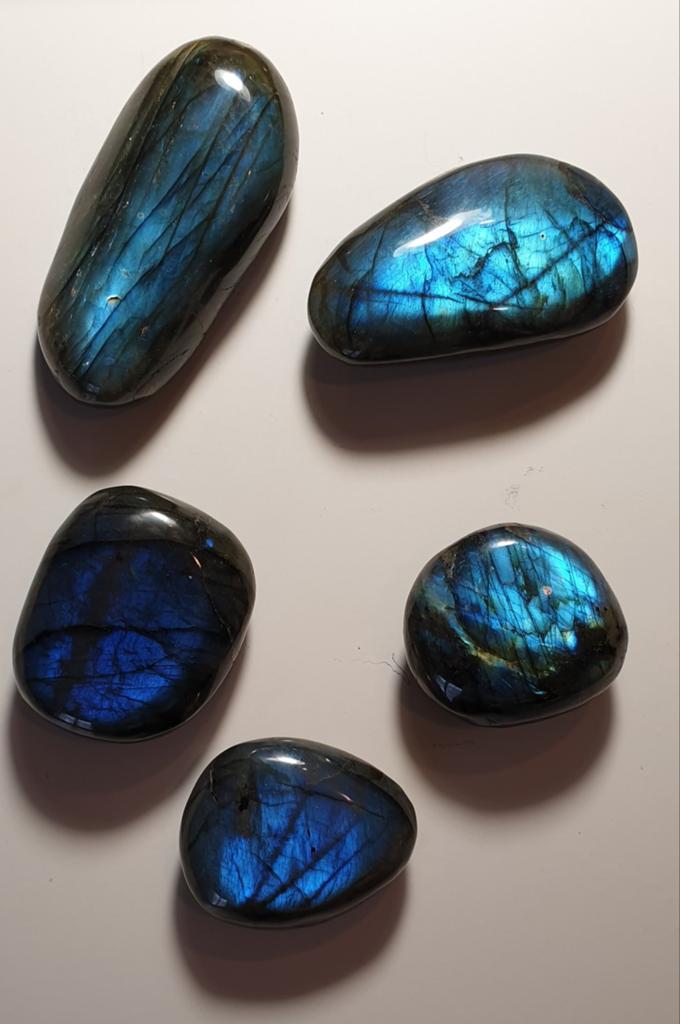 Labradorite 18 pierres au total, Ophalen