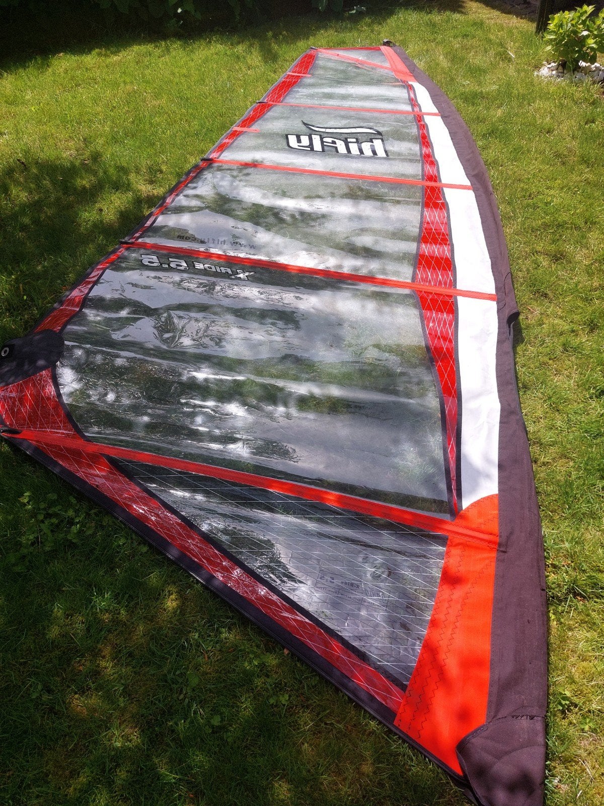 Voile rouge Hi-fly 5.5, Sports nautiques & Bateaux, Planche à voile, Enlèvement, Voile