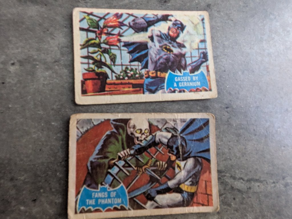 BATMAN BLUE BAT UITGAVE SIXTIES 2X CARDS PLAATJES 60S, Verzenden
