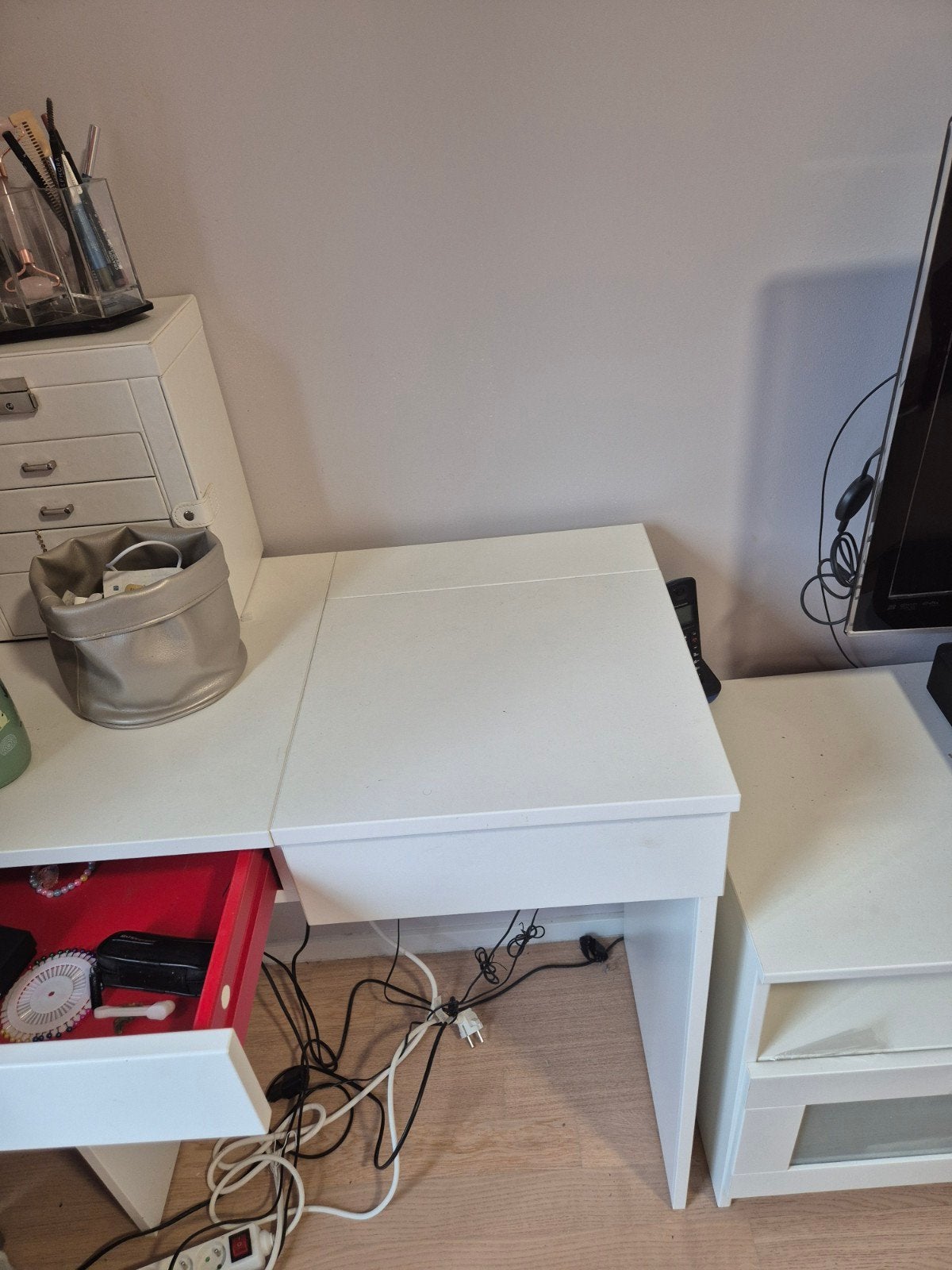 coiffeuse pour maquillage, Maison & Meubles, Tables | Coiffeuses, Enlèvement