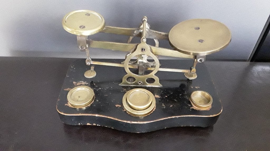 Antiek weegschaaltje met de originele gewichtjes, Antiquités & Art, Antiquités | Outils & Instruments, Enlèvement ou Envoi