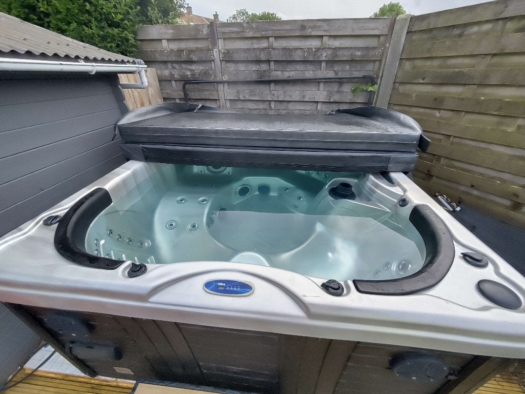 Jacuzzi Balbao 5 personen (nog 5 maanden garantie), Enlèvement, Utilisé, Pompe, Fixé