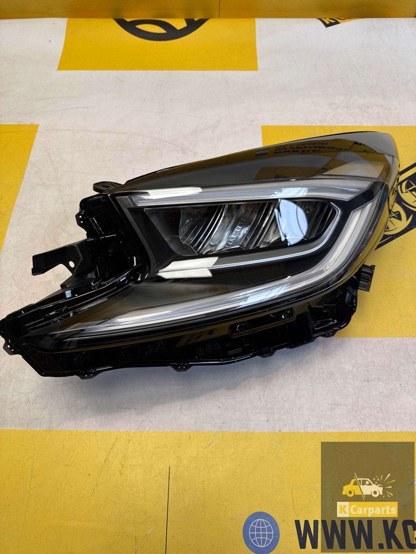 Toyota Aygo X Linker Koplamp Origineel nieuw! 0H-33 29318, Info@fabrikant.eu, Fabrikantstraat 1
1000 AA  Amsterdam, NL, Toyota