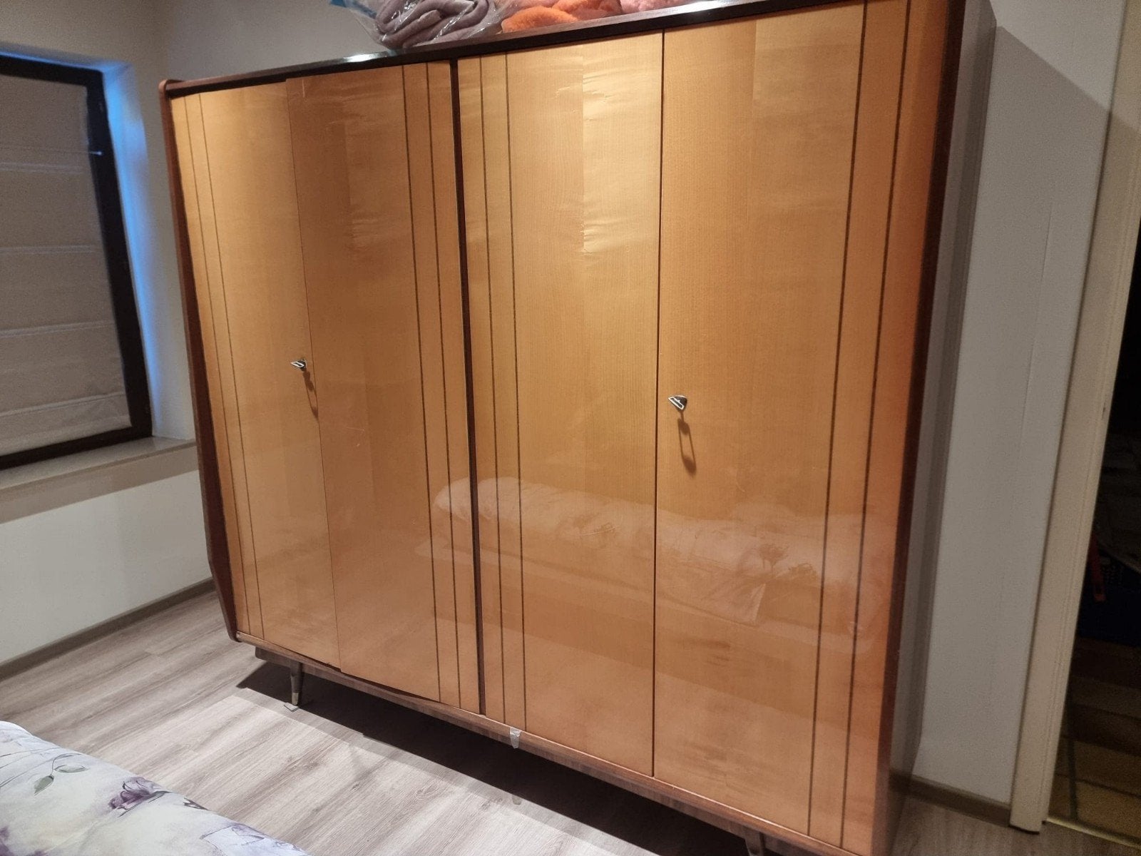 Armoire vintage de 186 cm de haut et 200 cm de large, bon ét, Enlèvement