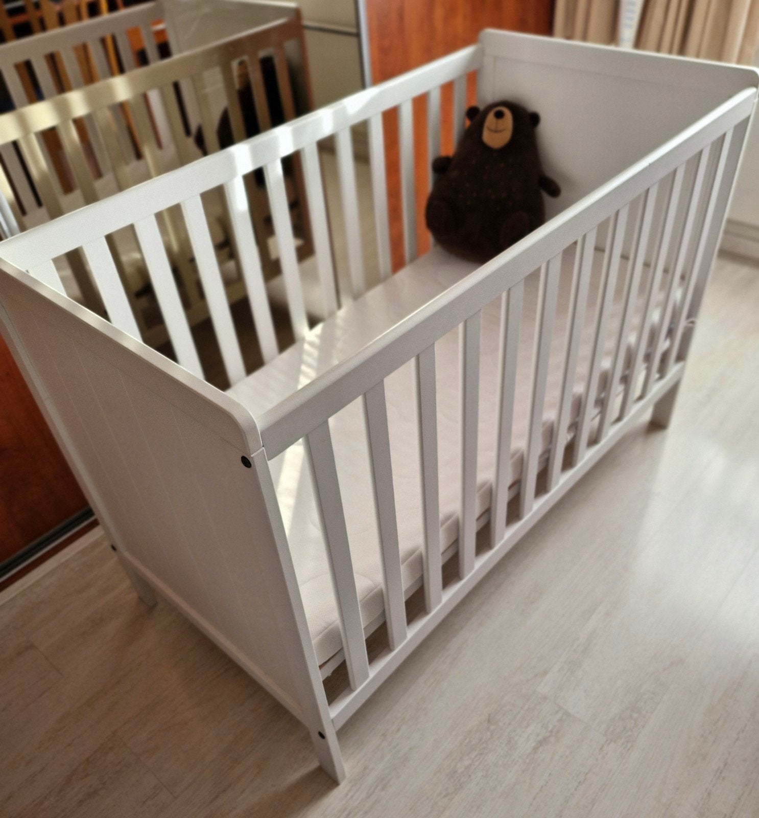Wit babybedje Europ + matras - zo goed als nieuw, Kinderen en Baby's, Ophalen, Zo goed als nieuw, Ledikant