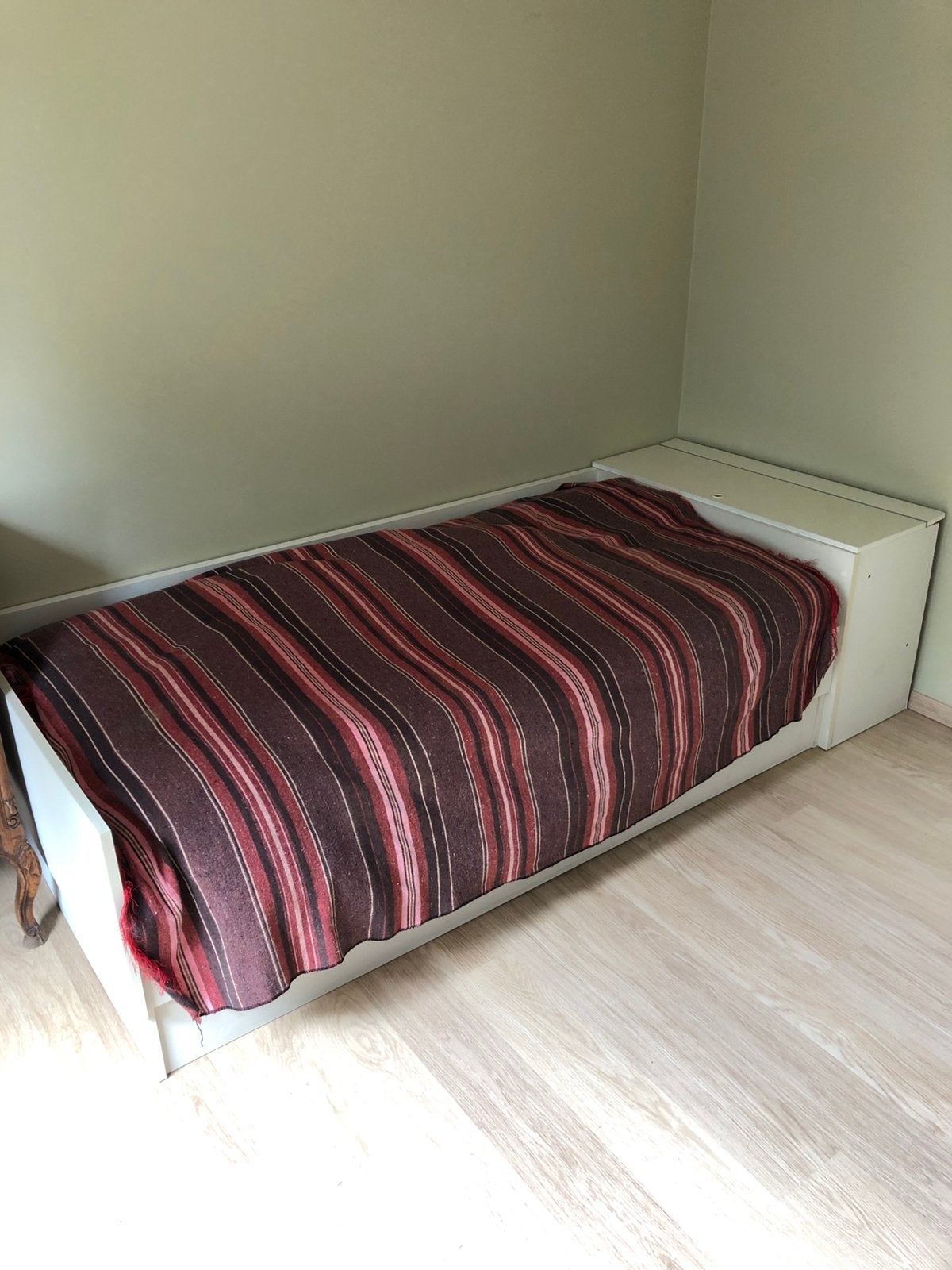 Wit eenpersoonbed met matras en opbergkastje, Ophalen, Gebruikt, Wit