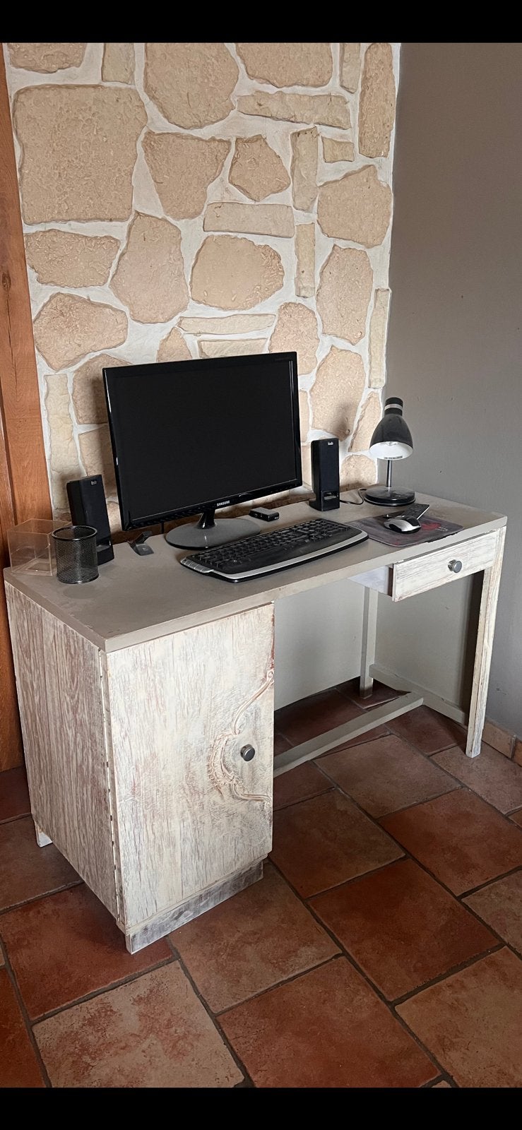 bureau en bois, finition patinée, Ophalen, Opbergruimte, Hout, Zo goed als nieuw