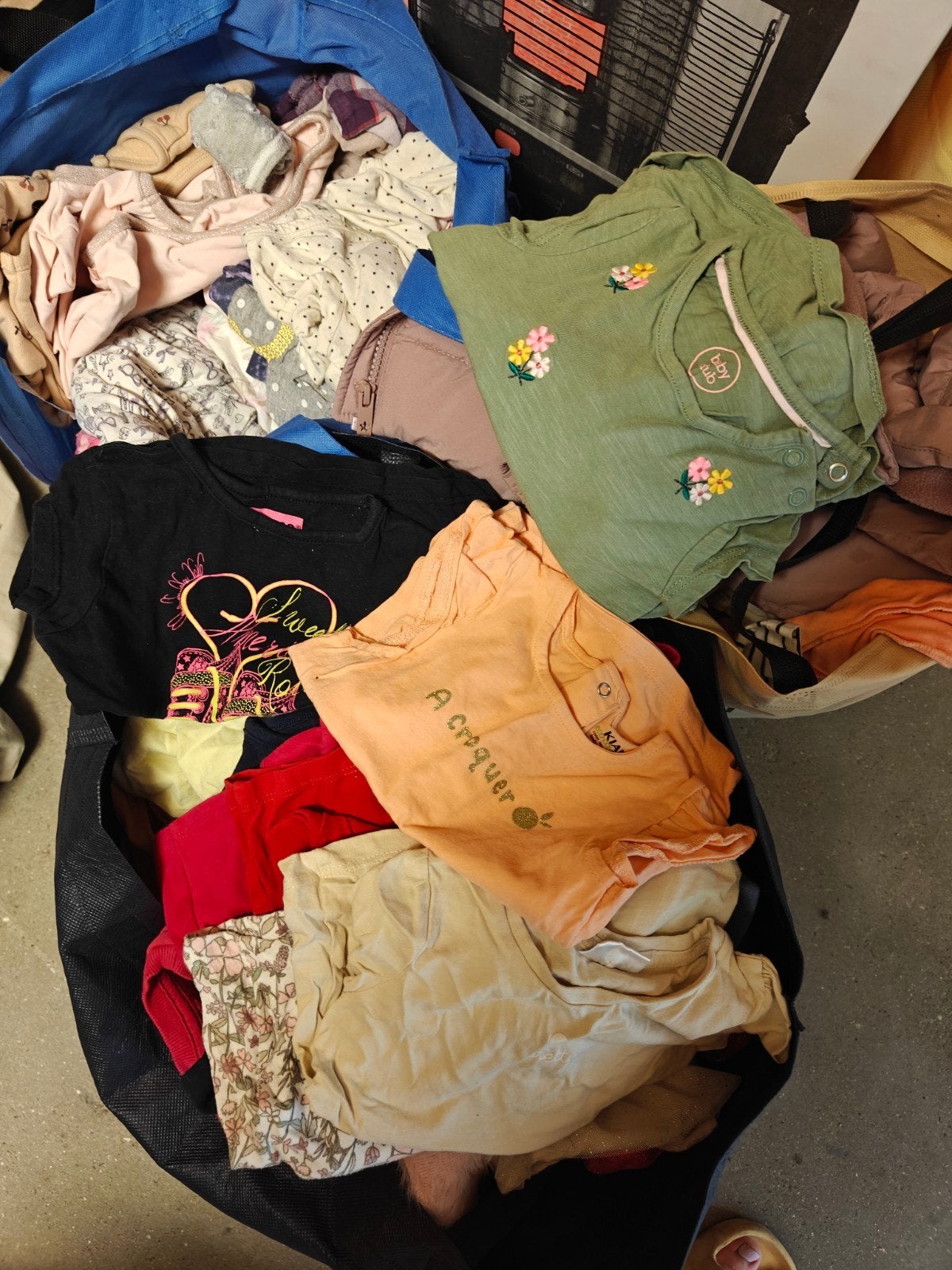 3 grote tassen met kleding voor meisjes, Kinderen en Baby's, Ophalen, Gebruikt
