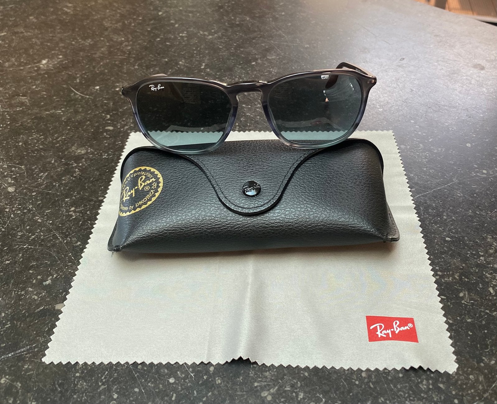 Lunettes de soleil Ray-Ban pour femmes, comme neuves, Autres couleurs, Comme neuf, Enlèvement, Ray-Ban