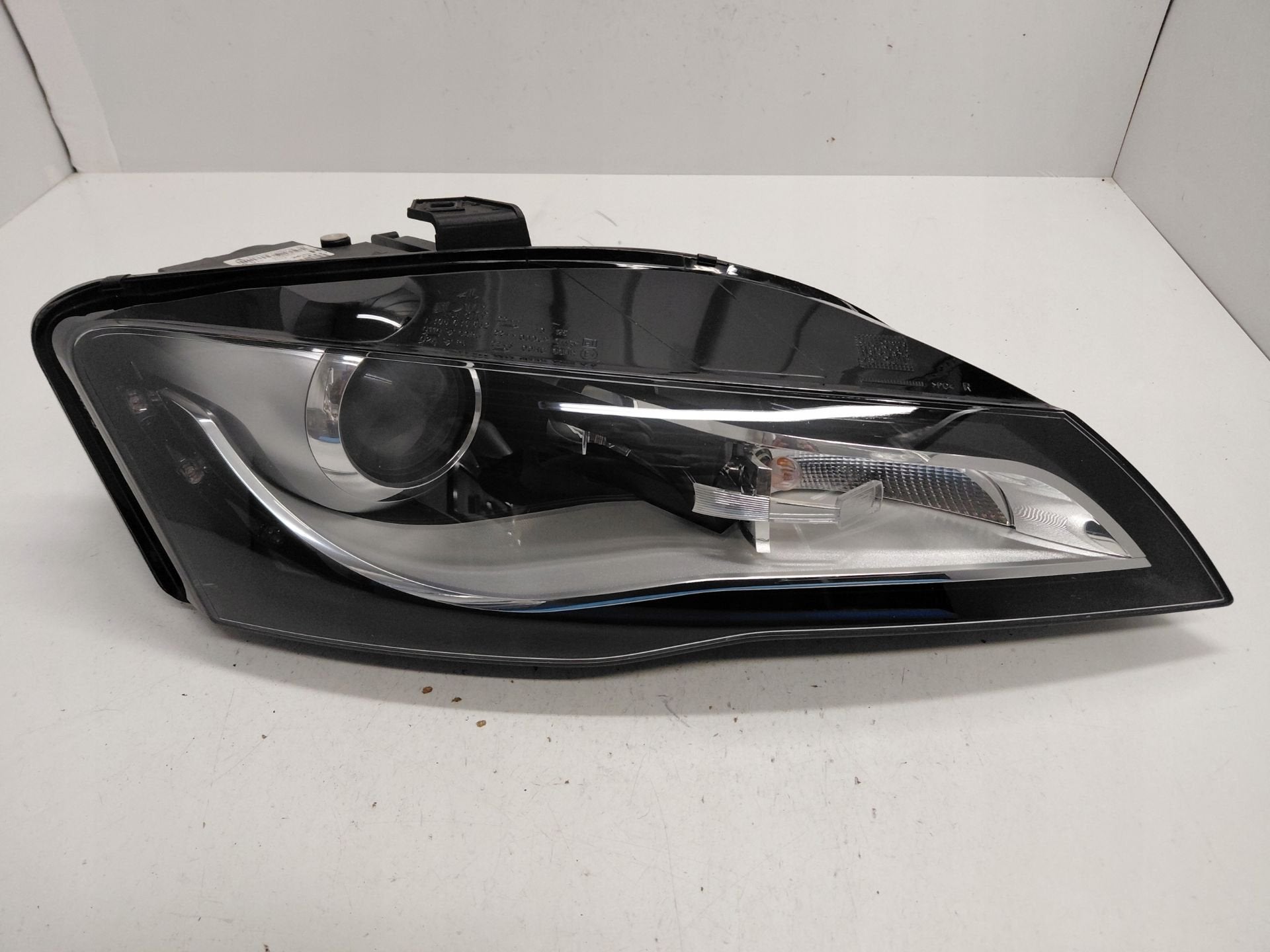 Phare droit Audi R8 420941030, Autos : Pièces & Accessoires, AUDI AG, Auto-Union-Strasse 1
85045  Ingolstadt, DE, Audi, Utilisé