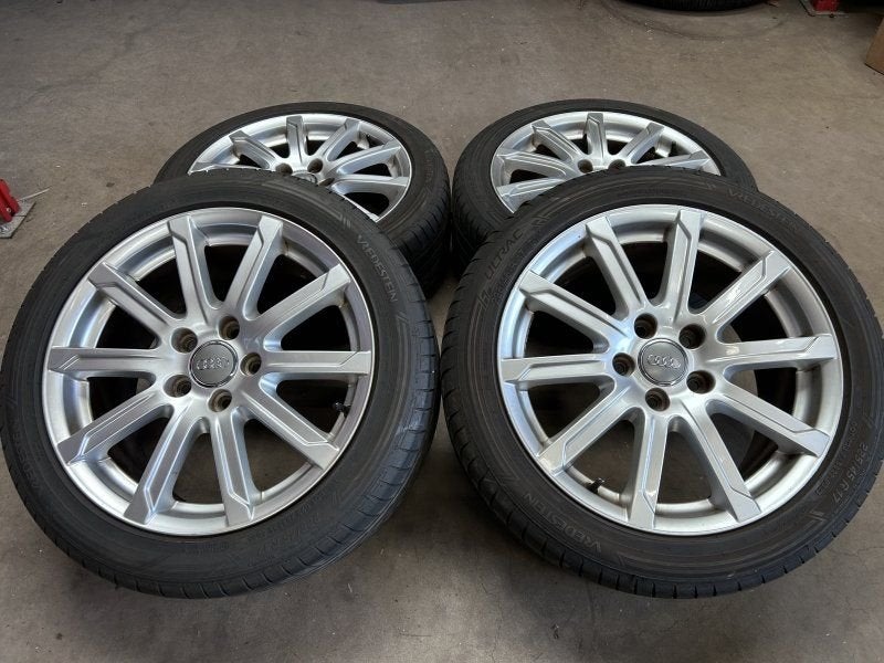 17 inch originele velgen + zomerbanden Audi A3 8P0601025DR, Autos : Pièces & Accessoires, Pneus et Jantes, Pneus été, -, 17 pouces