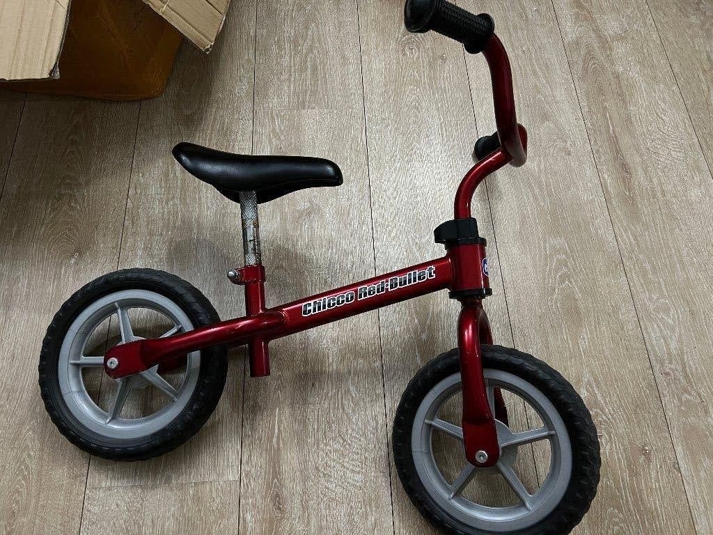 Loopfiets Chicco Red Bullet, Kinderen en Baby's, Speelgoed | Buiten | Voertuigen en Loopfietsen, Ophalen, Zo goed als nieuw, Loopfiets