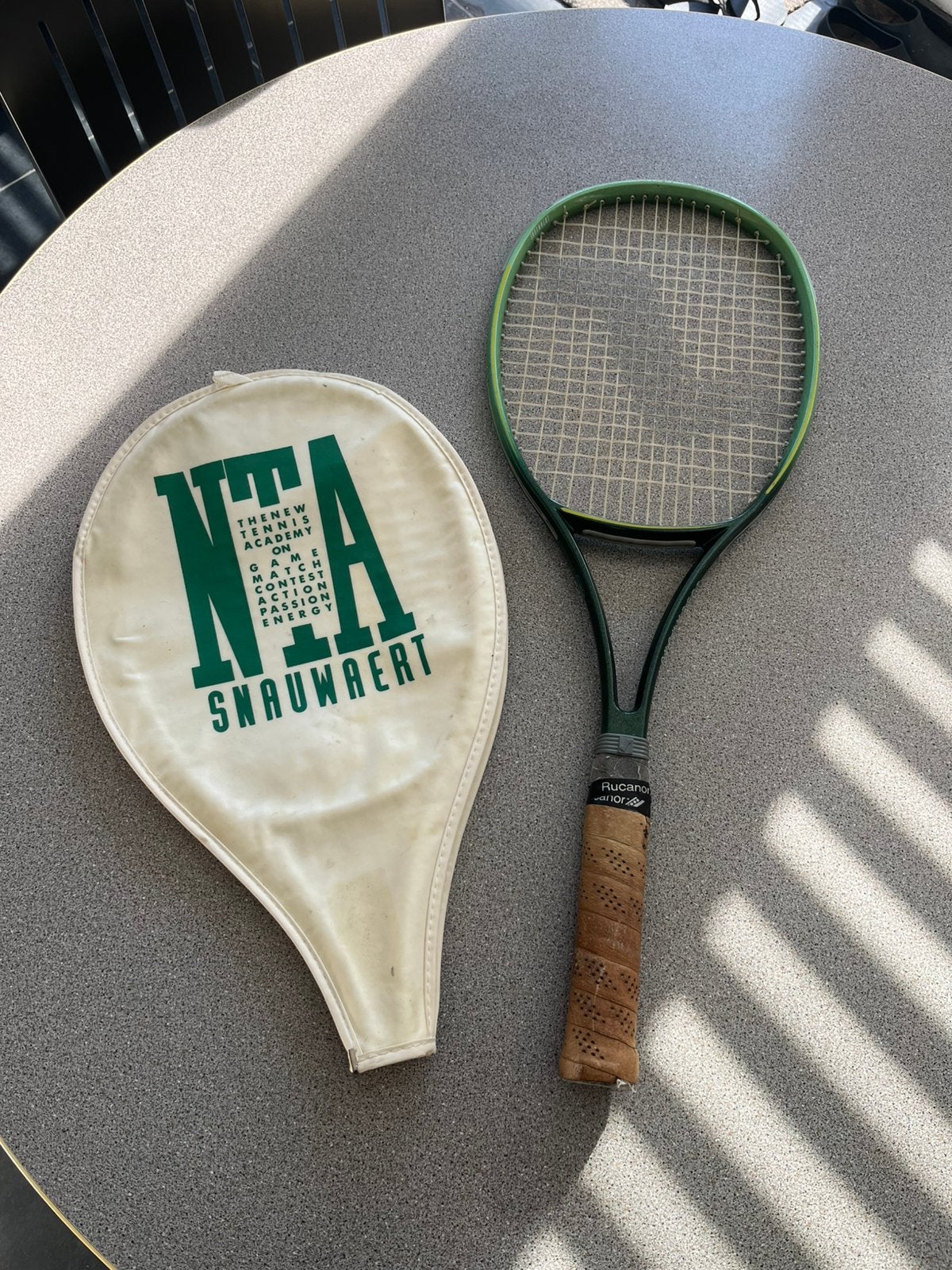 Snauwaert tennisracket plus beschermhoes, Sport en Fitness, Ophalen, Gebruikt, Racket, Overige merken