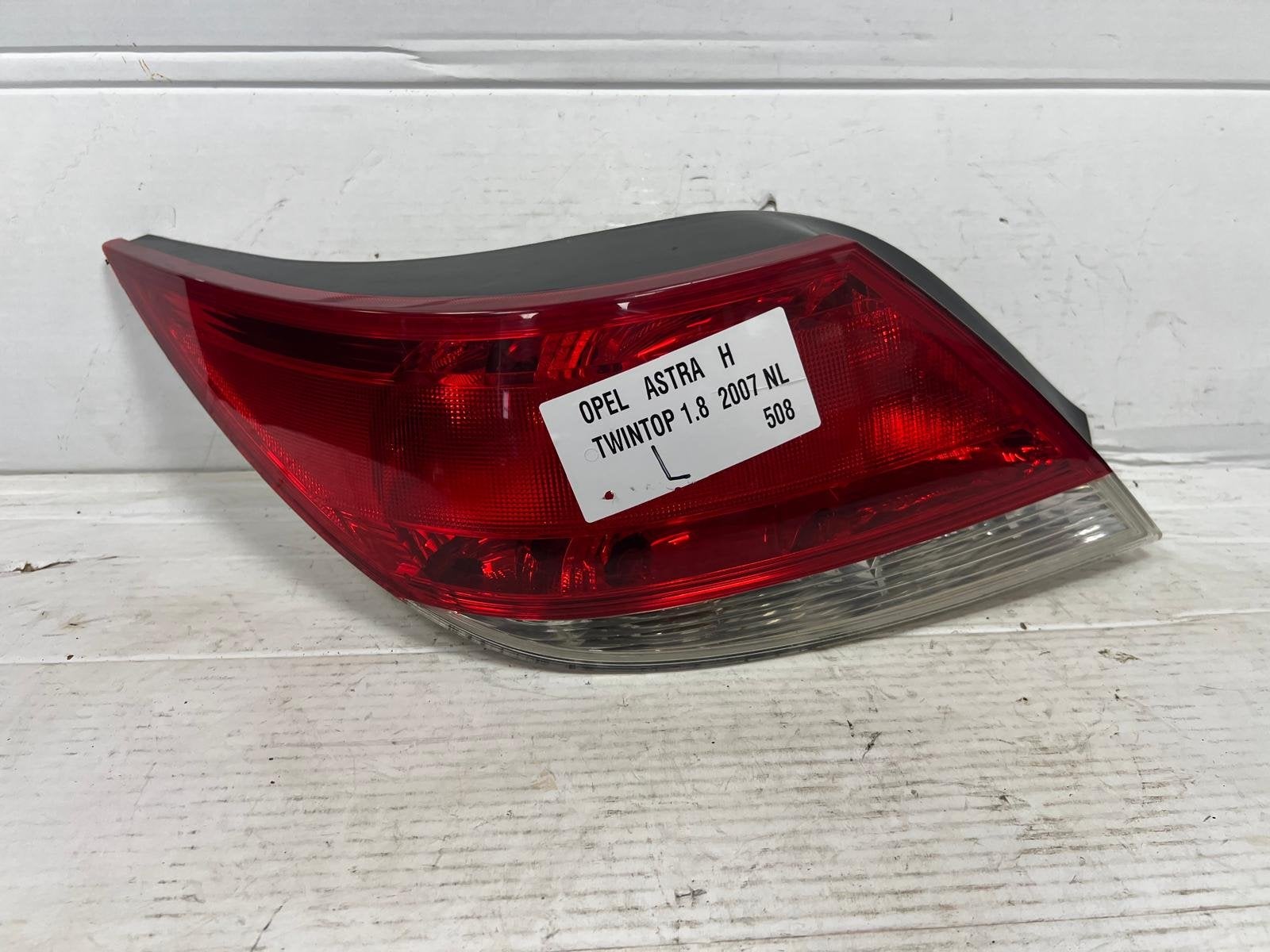 Feu arri re gauche Opel Astra H Twintop 2006-2010, Opel Automobile GmbH, Opel, Bahnhofsplatz 1
65423  Russelsheim am Main, DE