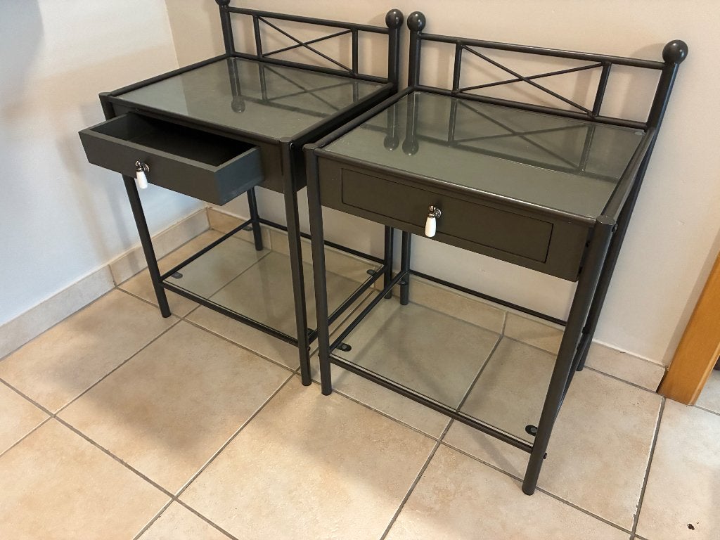 2 Antraciet ( metaal ) grijze nachttafels, Ophalen, Metaal of Aluminium, 55 tot 70 cm, Zo goed als nieuw