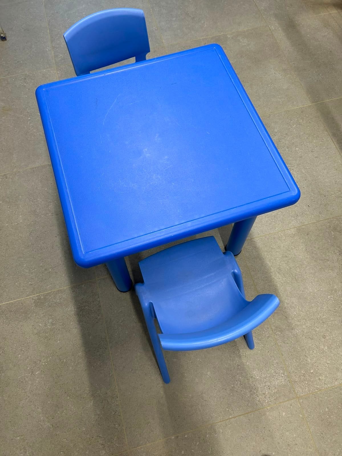 leuke kindertafel met 2 bijpassende stoelen, Kinderen en Baby's, Ophalen, Stoel(en)
