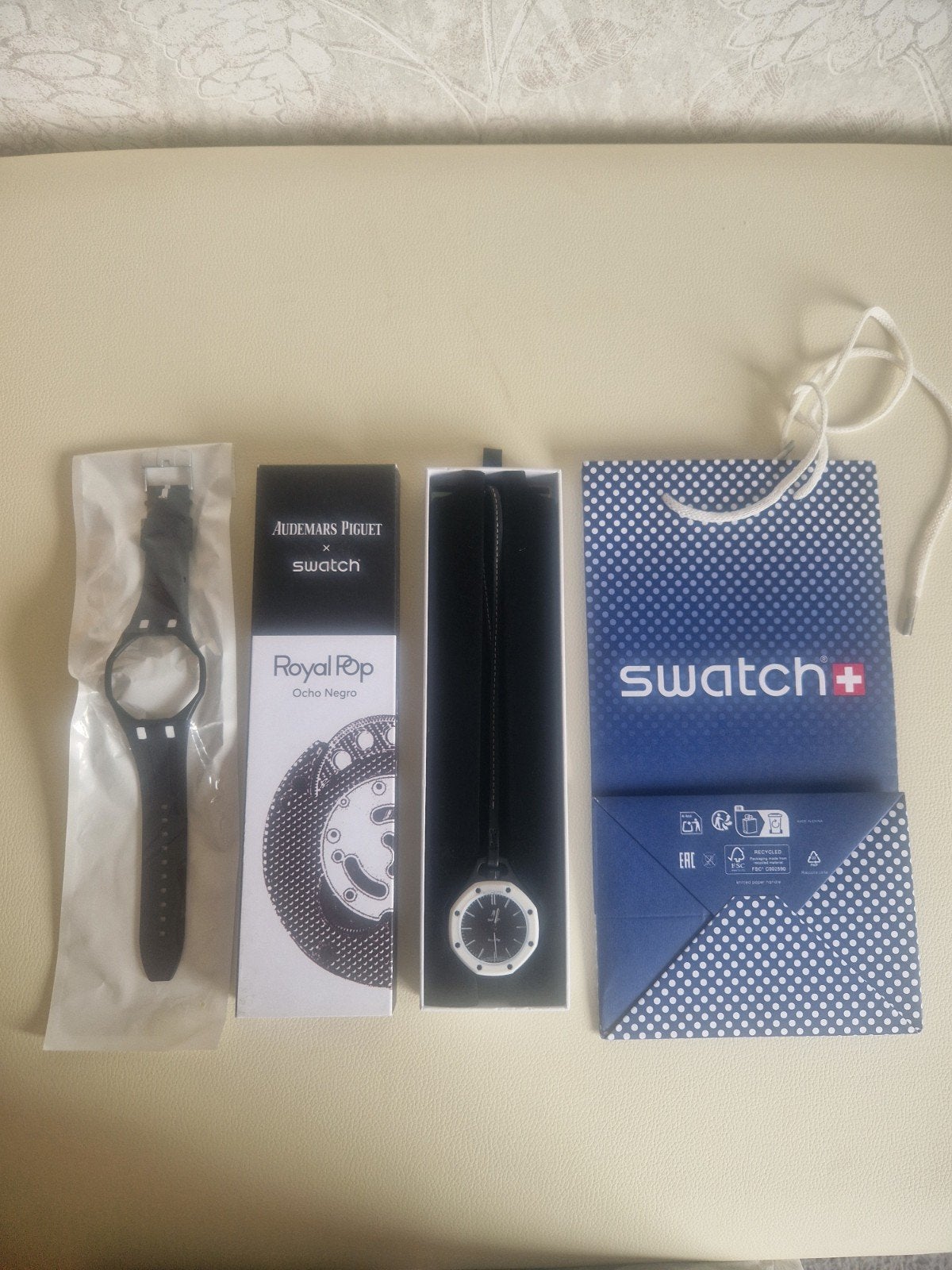 montre swatch ocho negro, Bijoux, Sacs & Beauté, Beauté | Soins de la bouche, Enlèvement ou Envoi, Neuf, Autres types
