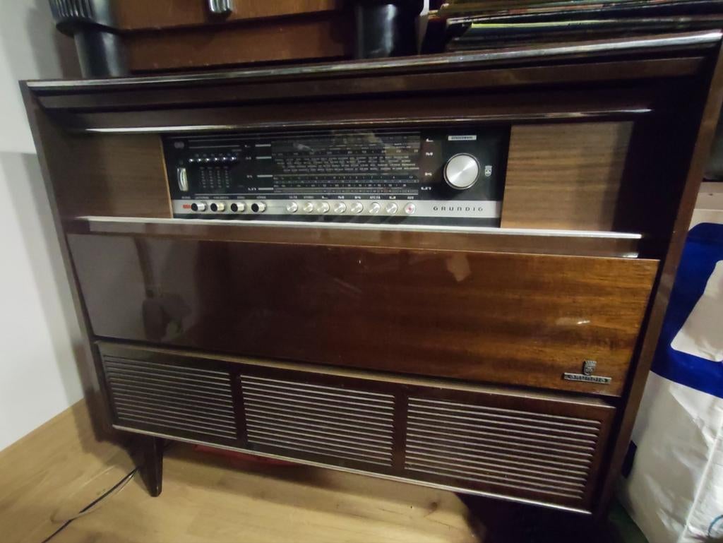 Grundig meubel met platenspeler en radio prijs bespreekbaar, Antiek en Kunst, Antiek | Tv's en Audio, Ophalen