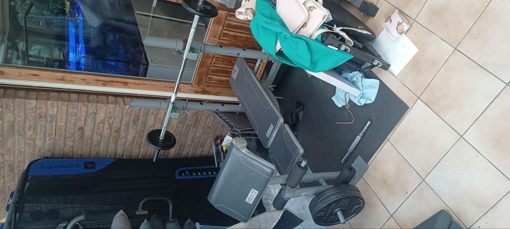 Benchpress bank domyos, Sport en Fitness, Fitnessmaterialen, Zo goed als nieuw, Benen, Ophalen