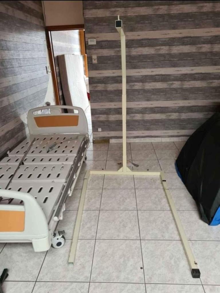 Lit médical électrique + perroquet sur pied complet, Diversen, Ophalen, Gebruikt