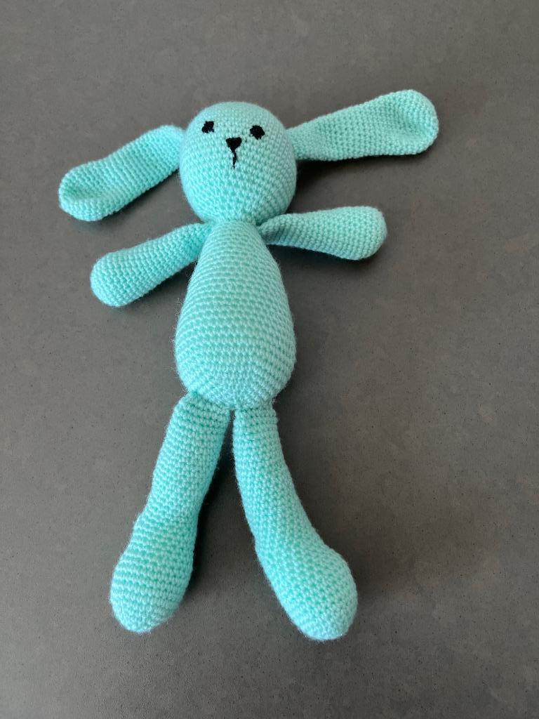 Knuffel : gehaakt konijn, Kinderen en Baby's, Speelgoed | Knuffels en Pluche, Ophalen of Verzenden, Zo goed als nieuw, Konijn