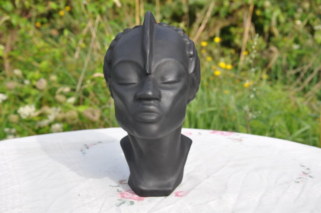 tete africaine en platre peint noir, Enlèvement ou Envoi