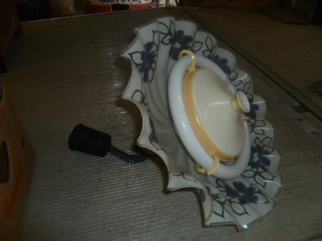 VINTAGE  LUSTER  MET GLAZEN KAP, Antiek en Kunst, Ophalen