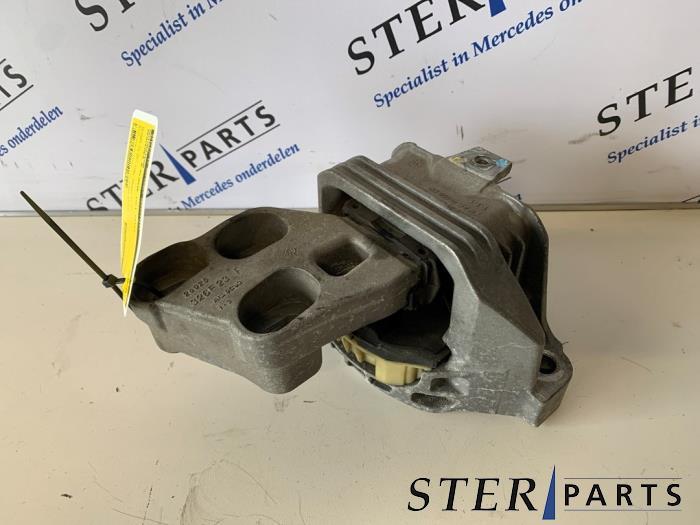 Support moteur d'un Mercedes B-Klasse, Mercedes-Benz, 3 mois de garantie, Utilisé, Info@sterparts.nl